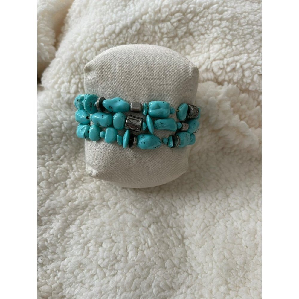 Faux Turquoise 3-Strand Beaded Stretch Bracelet - Picture 4 of 8